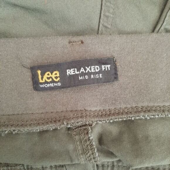 LEE Relaxed Fit Flex-to-go Mid-Rise Cargo Capri Pants Green Sz 18 - Picture 12 of 13